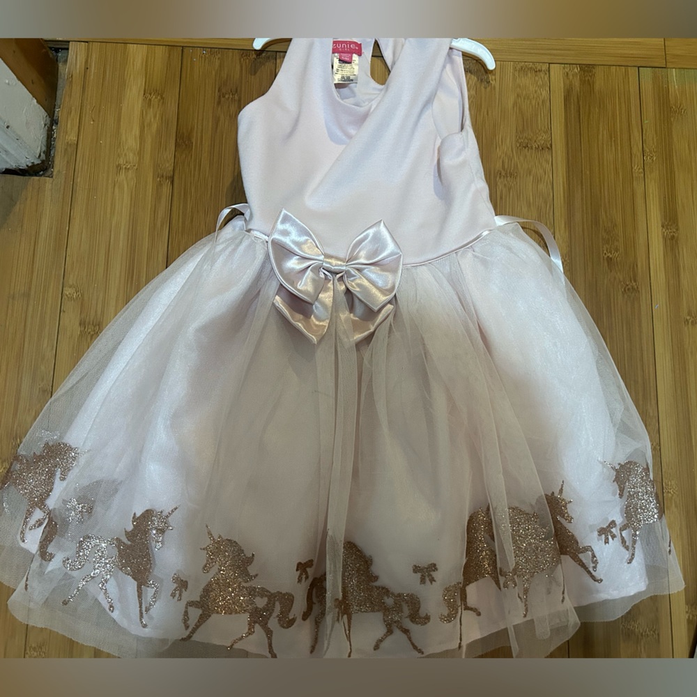 Beautiful little girls size 6 party dress